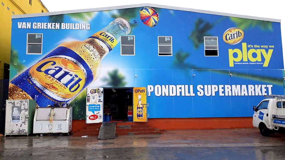 Pylon totem sign with illuminated face